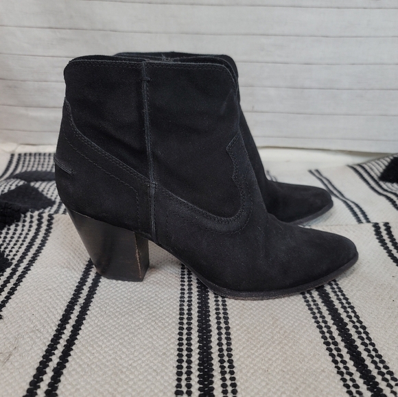 Frye Renee Seam Burnished Toe Black Suede Heeled Bootie, sz 8.5 - Picture 3 of 15